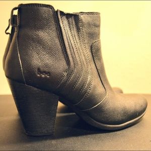Western-style B.O.C black boots